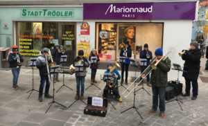 Foto: Blechbläser-Ensemble mit weihnachtlicher Straßenmusik 2020
